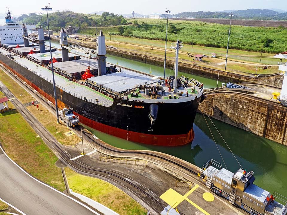 panama-container-boat